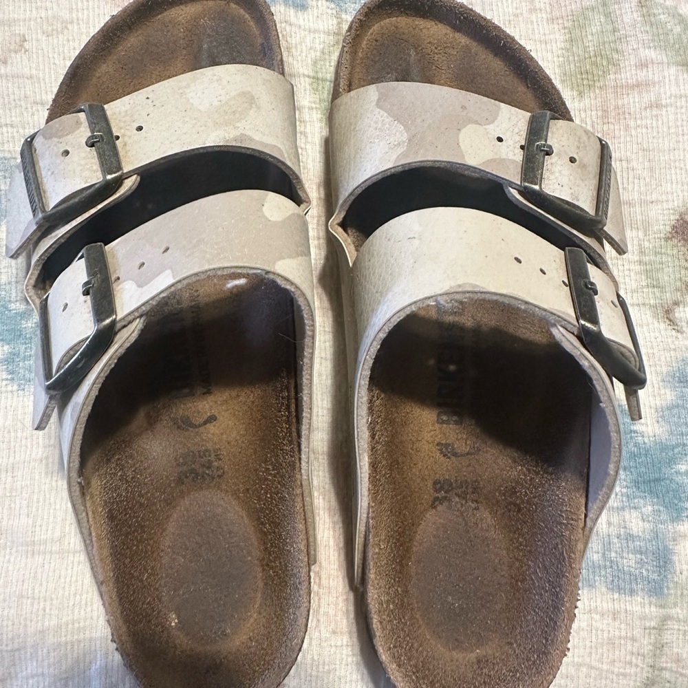 Birkenstock Women's Arizona in Light Beige Camo